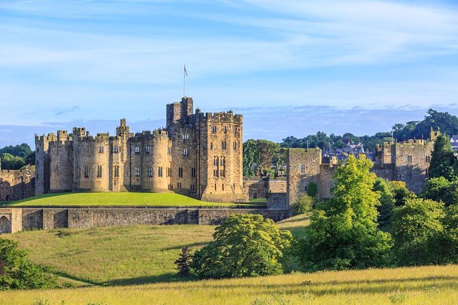 1 Day Alnwick Castle, Holy Island & Scottish Borders - The day at a glance