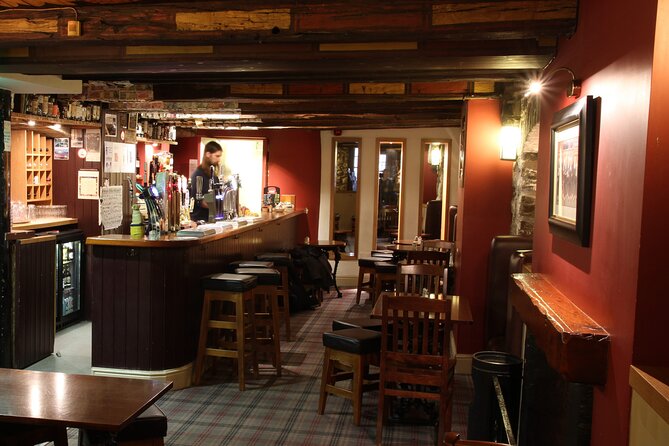 Afternoon Whisky Tasting in a Traditional Edinburgh Bar - What you learn beyond the tasting glass