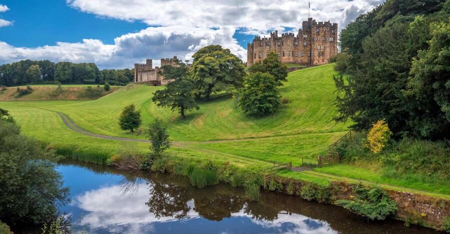 Alnwick Castle and Scottish Borders Tour from Edinburgh - Should you book it?
