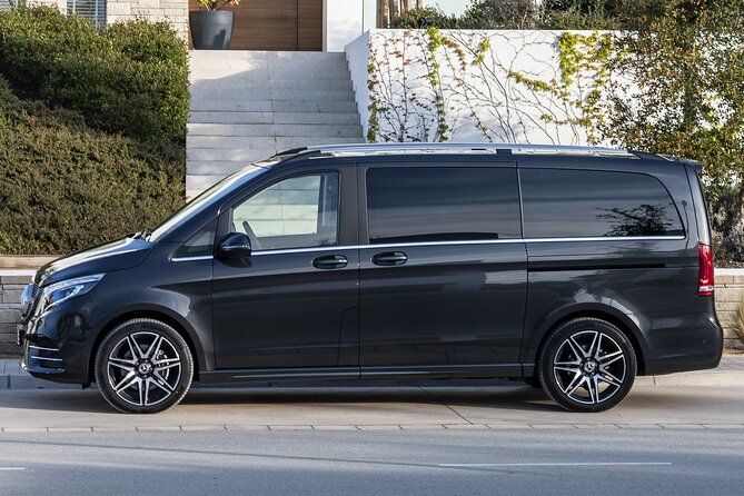 Arrival Transfer: Airport EDI to Edinburgh by Luxury Van - The airport greeting and luggage service