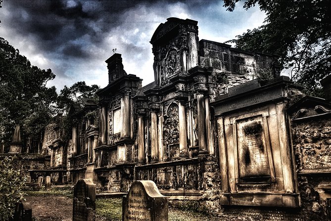 City of the Dead Haunted Graveyard Tour - Why the five-person limit matters