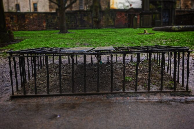 Dark History and Ghost Tour of Edinburgh - Advocate’s Close and a famous ghost story