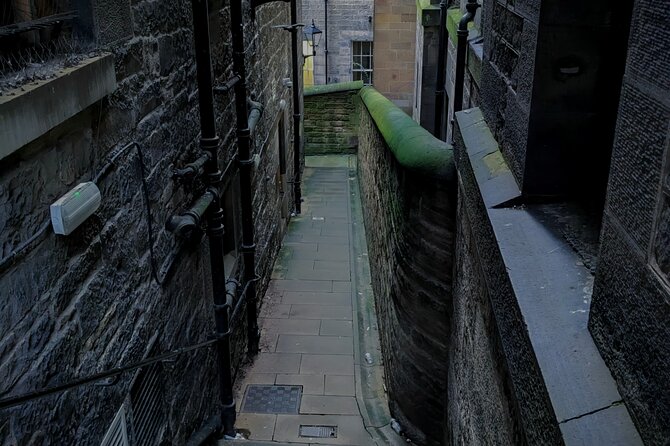 Dark History and Ghost Tour of Edinburgh - Victoria Street and Edinburgh’s wizard connection