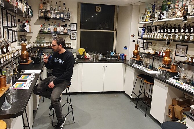 Distill a bottle of Gin on mini copper stills - Distilling on an individual mini copper still