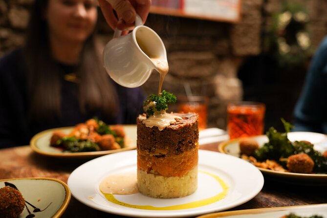 Eating Edinburgh: Old Town Food & Drinks Tour - Castle views and the story of two Edinburghs
