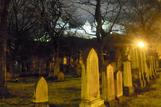 Edinburgh 2 Hour Nighttime Ghost Tour Italian Tour Guide - Finishing at Calton Hill