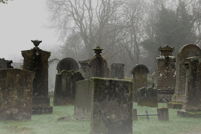 Edinburgh 2 Hour Nighttime Ghost Tour Italian Tour Guide - The Old Town closes and Edinburgh’s darker stories