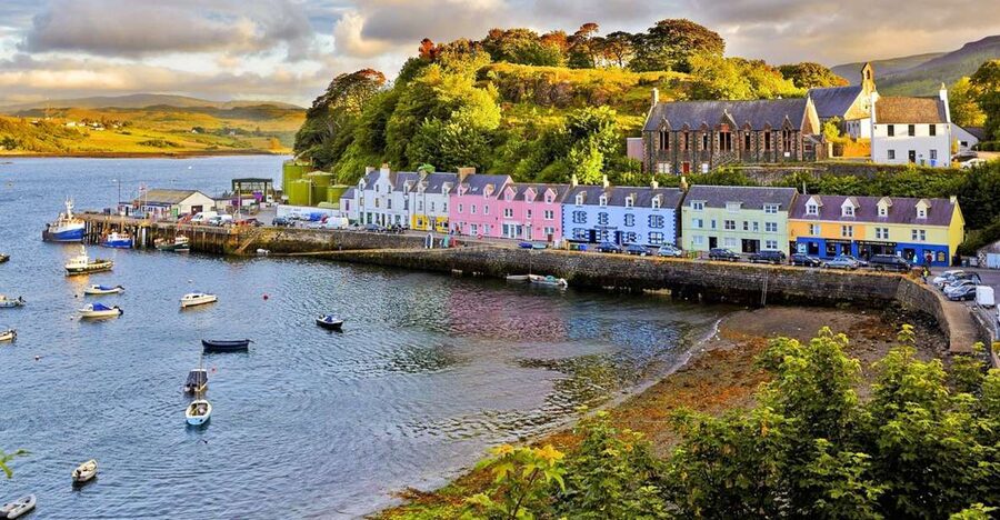 Edinburgh: 3-Day Isle of Skye, Highlands, and Loch Ness Tour - The coach, group size, and guide style