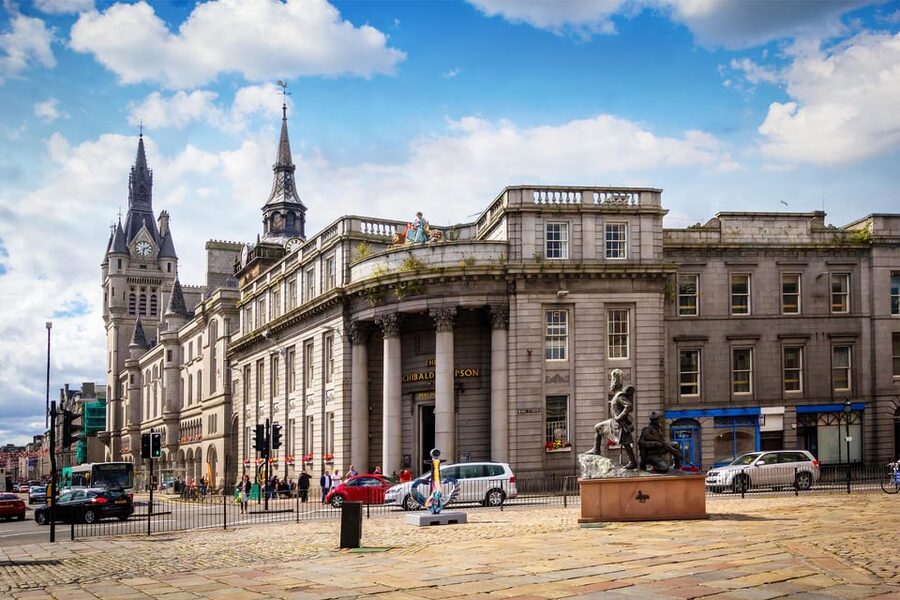 Edinburgh: Aberdeenshire, Balmoral Castle & Northeast Coast - Perth and the return to Edinburgh