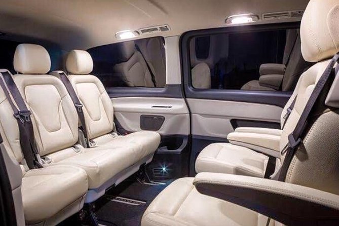 Edinburgh Airport to Glasgow City Chauffeured Hire Driver - Chauffeur Standards and Communication