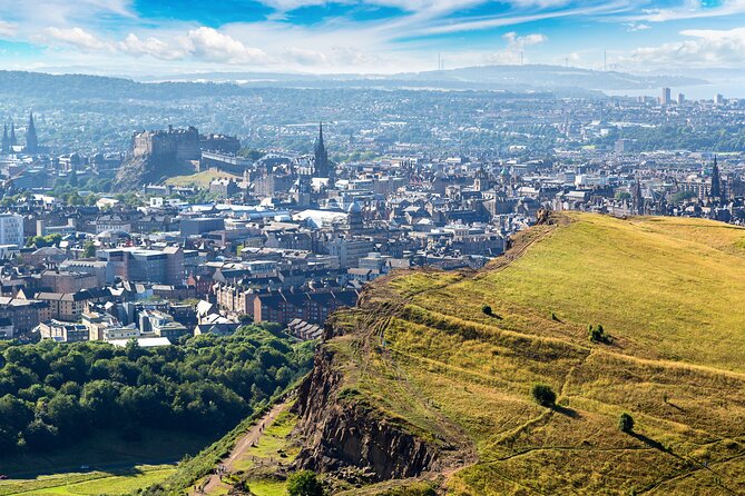 Edinburgh: Arthur's Seat Hike with Local Guide - Reaching the summit and managing the harder sections