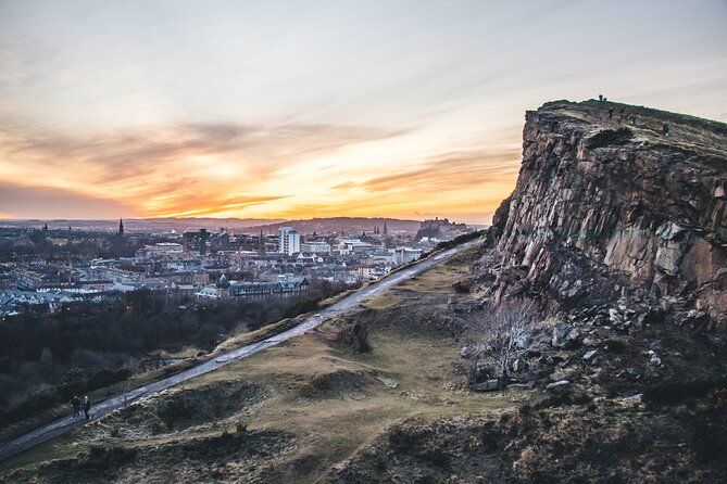Edinburgh: Arthur's Seat Hike with Local Guide - How the small group affects the experience