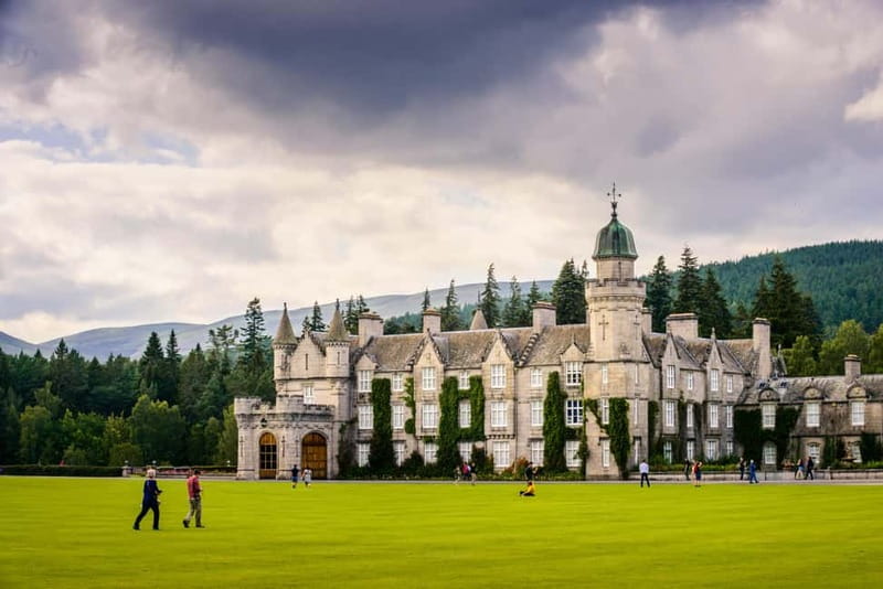 Edinburgh: Balmoral Castle and Scone Palace Royal Tour - From Edinburgh to the Forth bridges