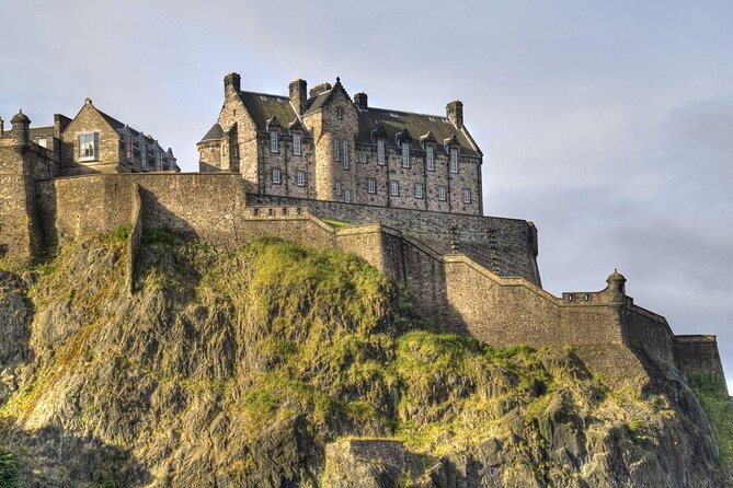 Edinburgh Castle: Guided Walking Tour with Entry Ticket - Why a guided walk helps at Edinburgh Castle
