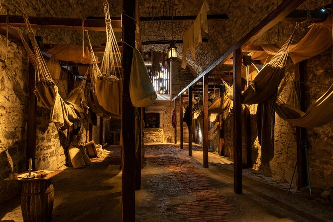 Edinburgh Castle: Guided Walking Tour with Entry Ticket - Weather, clothing, and practical limits