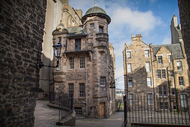 Edinburgh Castle & Royal Mile Walking Tour - Ticket Included - Entering Edinburgh Castle