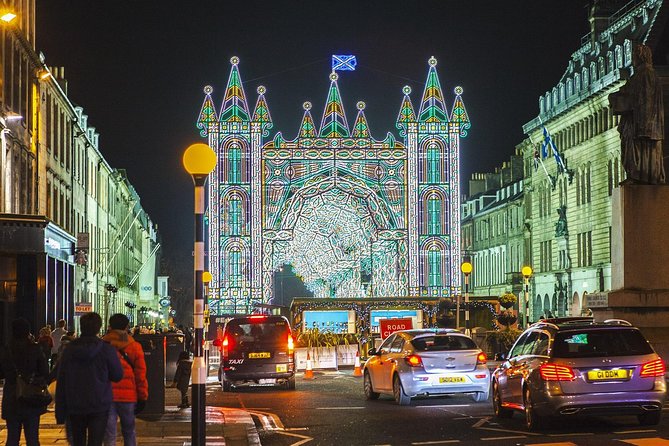 Edinburgh Christmas Tour, Highlights & Hidden Gems with a Local - Warming up in a local pub