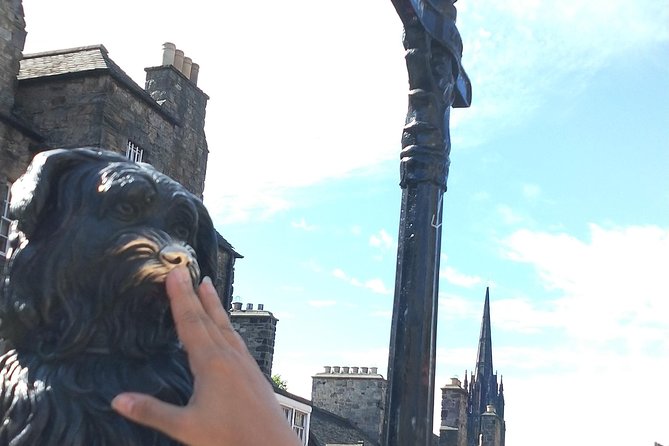 Edinburgh City Walking Tour, Discover Old Town, Royal Mile with a Local Expert! - Reading the Royal Mile as an old city street