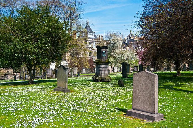 Edinburgh Darkside Walking Tour: Mysteries, Murder and Legends - Weather, clothing, and walking conditions