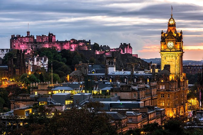Edinburgh Castle and the Old Town skyline at dusk