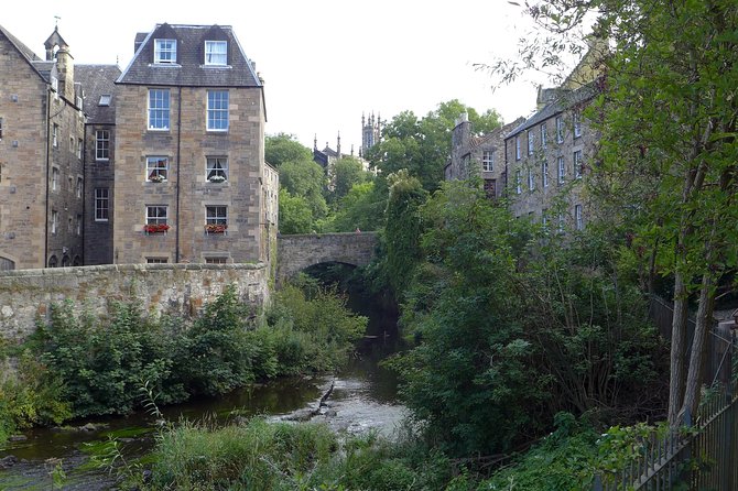 Edinburgh: Dean Village Circus Lane Walking Tour with a Local - Down into Dean Village