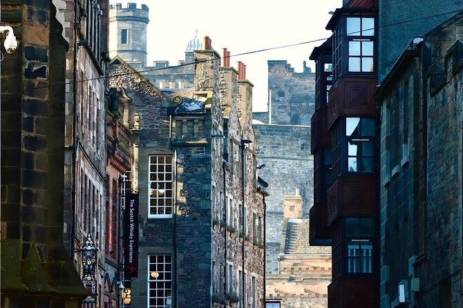 Edinburgh Food Tour with Scotch, Haggis, a Secret Dish & More - The whisky tasting and how to drink Scotch