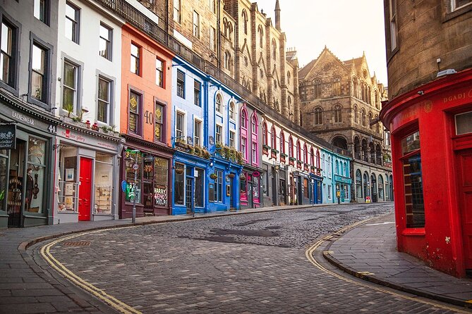 Edinburgh Full Day Walking Tour with Castle Included -Small Group - Royal Mile closes and Edinburgh’s festival culture