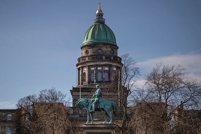 Edinburgh Full Day Walking Tour with Castle Included -Small Group - Greyfriars Bobby and Greyfriars Kirkyard