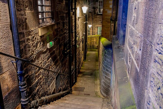 Edinburgh Ghost Tour: Mysteries, Legends and Murders - Starting on the Royal Mile at 351 High Street