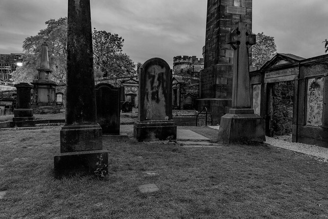 Edinburgh Ghost Tour: Mysteries, Legends and Murders - Old Calton Cemetery and Edinburgh’s darker trade