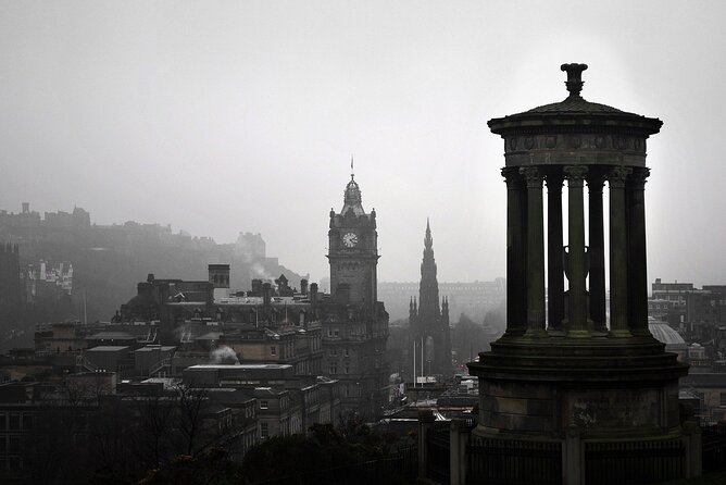 Edinburgh Ghost Tour: Mysteries, Legends and Murders - The guides shape the evening