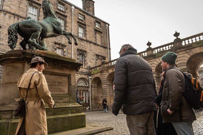 Edinburgh Historical Gems Tour with Whisky & Local Flavours - Guides, pace and the practical details