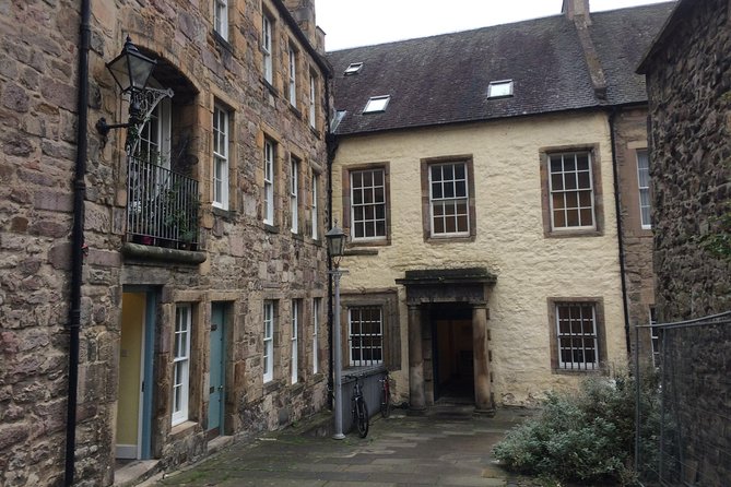 Edinburgh: History Lovers Old Town Walking Tour - The Old Town’s lanes and lesser-known corners