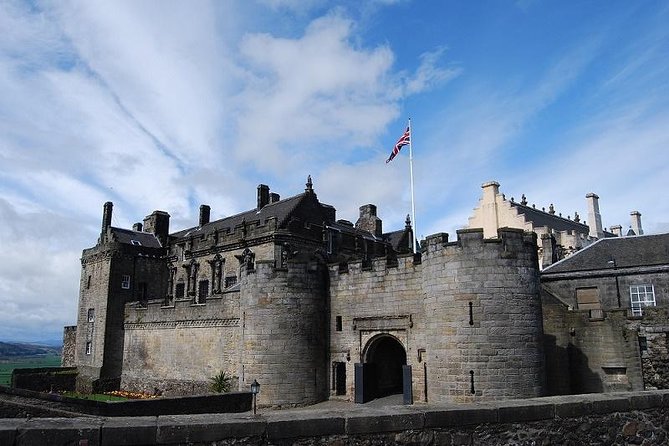 Edinburgh: Loch Lomond, Stirling Castle and the Kelpies Day Tour - Balloch and Loch Lomond: choose a cruise or a walk