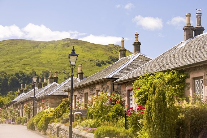 Edinburgh: Loch Lomond, Stirling Castle and the Kelpies Day Tour - Lunch in a small village, with a real time warning