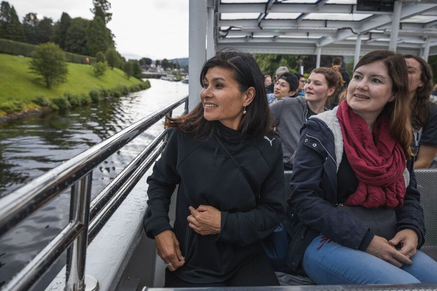 Edinburgh: Loch Ness, Glencoe, and Highlands Day Tour - How the guides affect your day