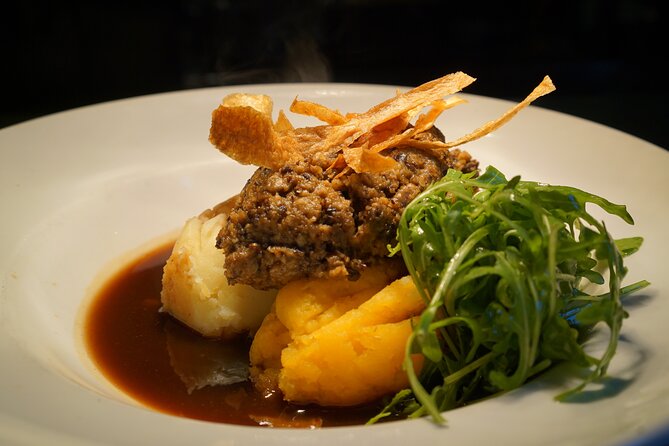 Edinburgh Luxury Private Food & Drink Tour with Eat Walk Tours - The guides are a major part of the value