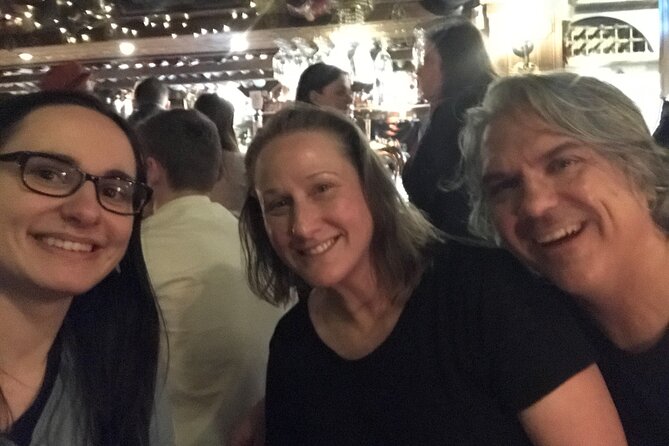 Edinburgh Night Tour with a Local Guide: Private & 100% Personalized - What the guide adds to the evening