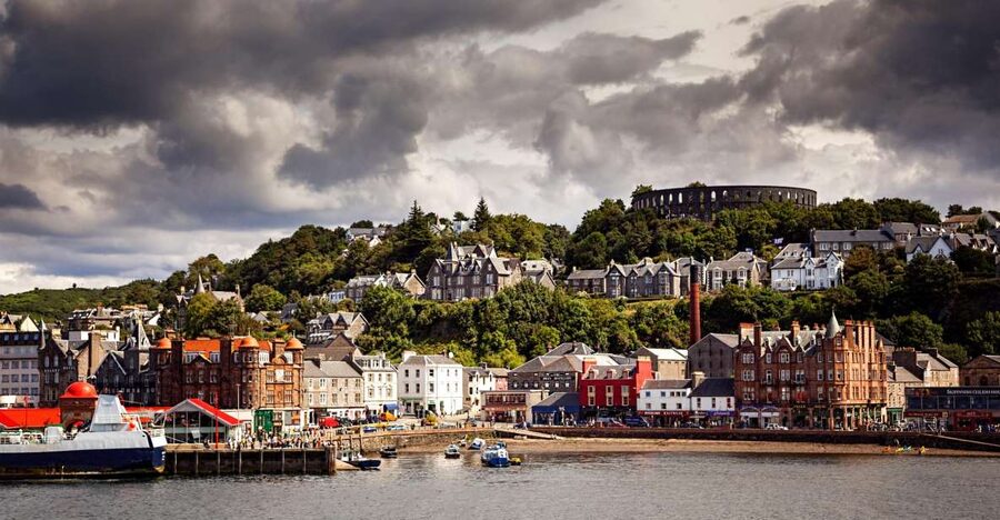 Edinburgh: Oban, Kilchurn Castle & Inveraray Tour in Spanish - Who should book this Spanish-language excursion?