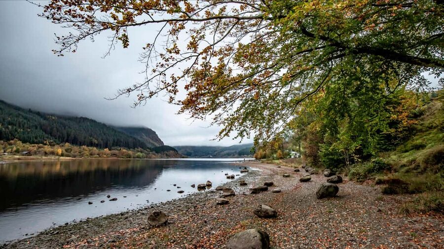 Edinburgh: Oban, Kilchurn Castle & Inveraray Tour in Spanish - Kilchurn Castle and the shores of Loch Awe