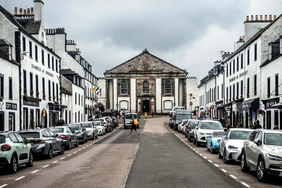 Edinburgh: Oban, Kilchurn Castle & Inveraray Tour in Spanish - Inveraray and the Duke of Argyll’s town