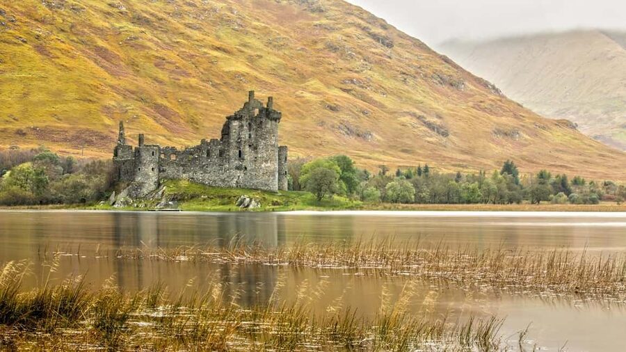 Edinburgh: Oban, Kilchurn Castle & Inveraray Tour in Spanish - Luss and the first look at Loch Lomond