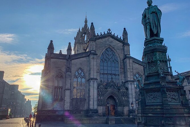 Edinburgh Old Town: Historical Guided Walking Tour - Medieval Stories and Modern Edinburgh