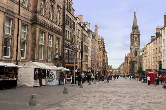 Edinburgh Old Town Private Self-Guided Tour - City Chambers and Mercat Cross