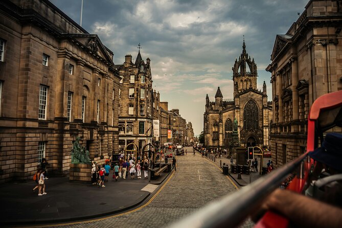 Edinburgh: Old Town's Highlights Walking Tour - The guides are the heart of the experience