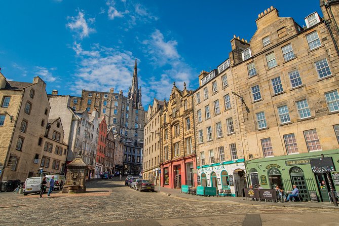 Edinburgh Photography Masterclass - Private Photography Lesson - Golden hour, street lights, and moving subjects