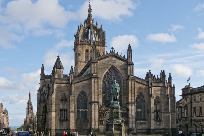Edinburgh Private city tour - Greyfriars Kirkyard adds a quieter Old Town stop