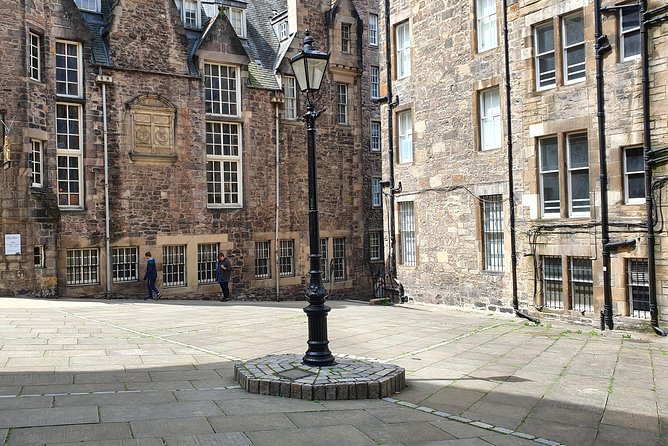Edinburgh Private Walking Tour - Deacon Brodie and the Jekyll connection