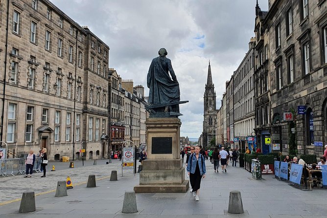 Edinburgh Private Walking Tour - The guides and the storytelling style