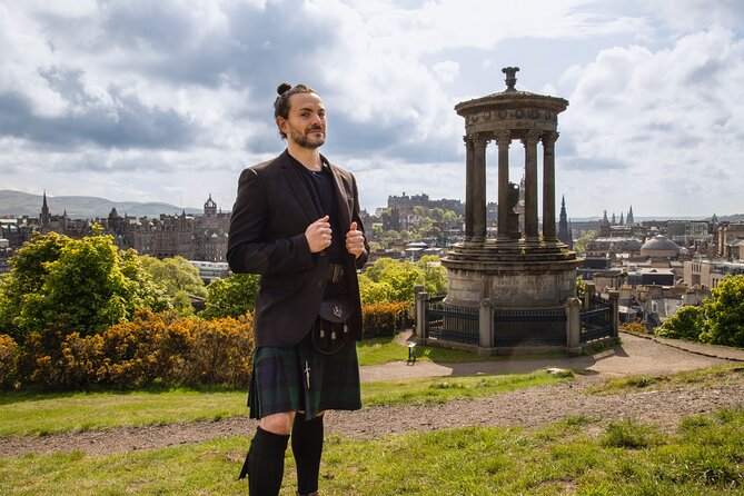 Edinburgh Private Walking Tour in Spanish - Greyfriars Kirk, Bobby, and the city’s darker past